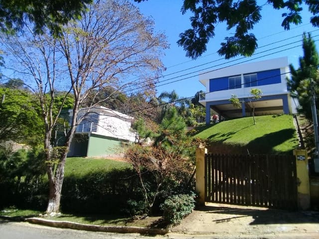 Casa 2 quartos e 3 banheiros, à venda, no bairro Parque Jardim da Serra em Juiz de Fora