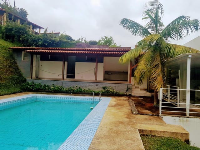 Casa 2 quartos e 3 banheiros, à venda, no bairro Parque Jardim da Serra em Juiz de Fora