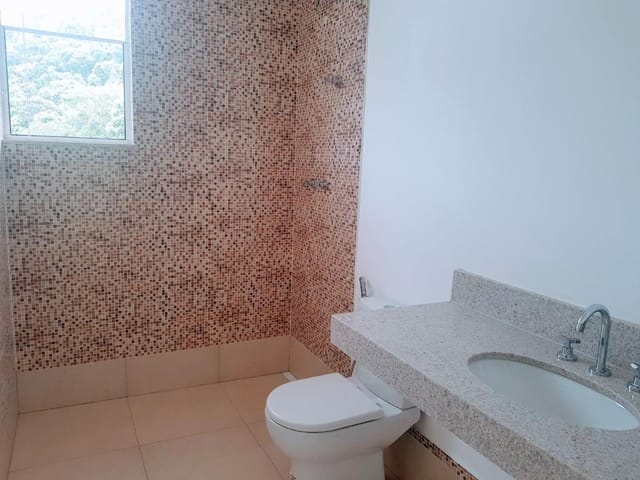 Casa 2 quartos e 3 banheiros, à venda, no bairro Parque Jardim da Serra em Juiz de Fora