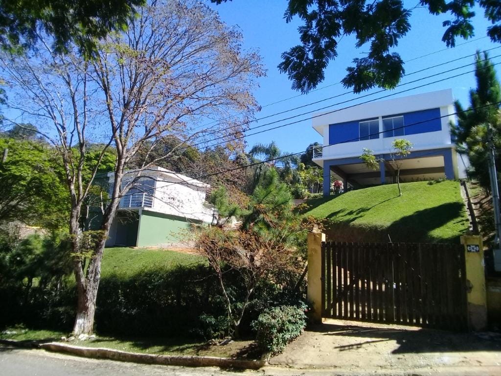 Casa à Venda em Parque Jardim da Serra