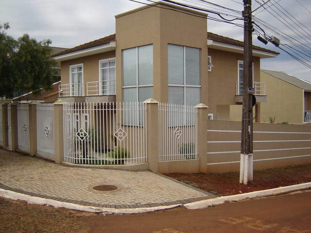 Casa com 478m² 3 quartos e 3 banheiros, à venda, no bairro Oficinas em Ponta Grossa