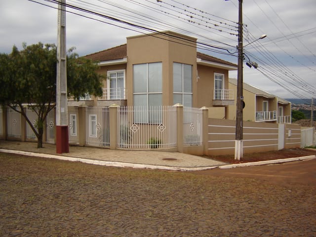Casa com 478m² 3 quartos e 3 banheiros, à venda, no bairro Oficinas em Ponta Grossa