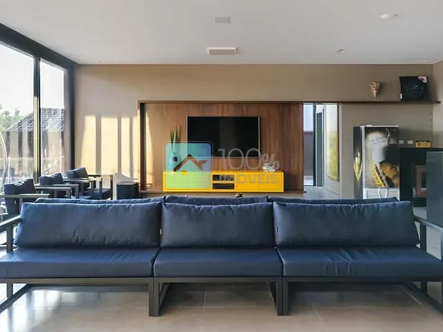 Casa com 3000m² 4 quartos e 5 banheiros, à venda ou para alugar, no bairro Chácaras Catagua em Taubaté
