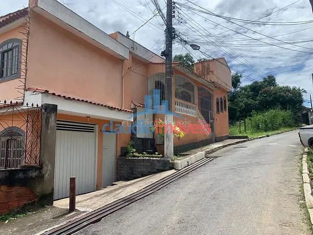 Casa 4 quartos e 1 banheiro, à venda, no bairro Centro em Barra Mansa