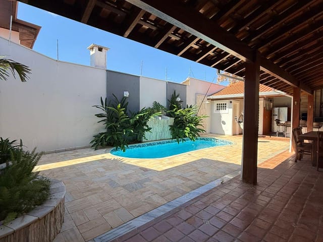Casa com 420m² 3 quartos e 2 banheiros, à venda, no bairro Residencial Paraíso em Franca