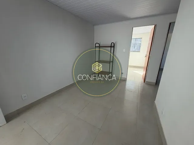 Casa 2 quartos e 1 banheiro, para alugar, no bairro Jardim Vitória em Belo Horizonte