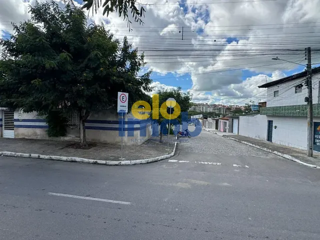 Casa 3 quartos e 2 banheiros, à venda, no bairro Deputado José Antônio Liberato em Caruaru