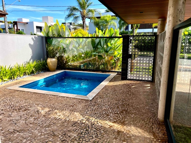 Casa com 390m² 4 quartos e 4 banheiros, à venda, no bairro Vivendas do Arvoredo em Londrina