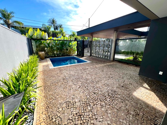 Casa com 390m² 4 quartos e 4 banheiros, à venda, no bairro Vivendas do Arvoredo em Londrina