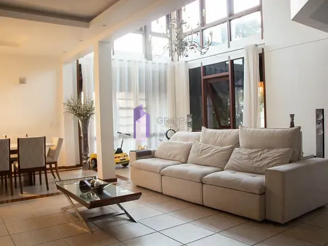 Casa com 1006m² 4 quartos e 5 banheiros, à venda, no bairro Camboinhas em Niterói