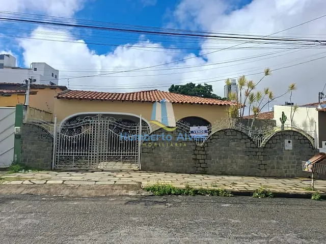 Casa com 410m² 4 quartos e 2 banheiros, à venda, no bairro Recreio em Vitória da Conquista