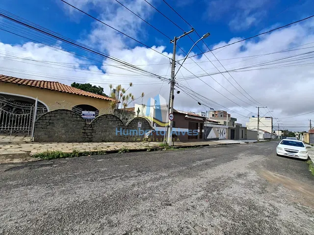 Casa com 410m² 4 quartos e 2 banheiros, à venda, no bairro Recreio em Vitória da Conquista