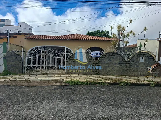Casa com 410m² 4 quartos e 2 banheiros, à venda, no bairro Recreio em Vitória da Conquista
