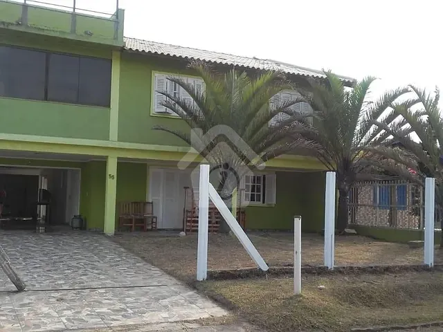 Casa com 600m² 5 quartos e 3 banheiros, à venda, no bairro Mariluz em Imbé