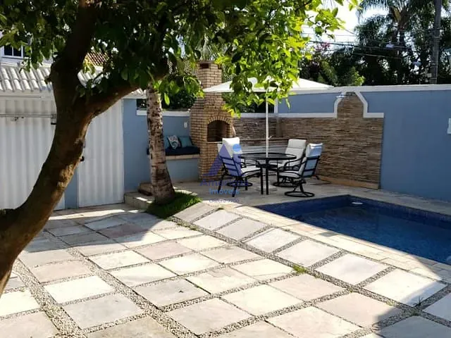 Casa com 300m² 4 quartos e 4 banheiros, à venda, no bairro Vargem Pequena em Rio de Janeiro