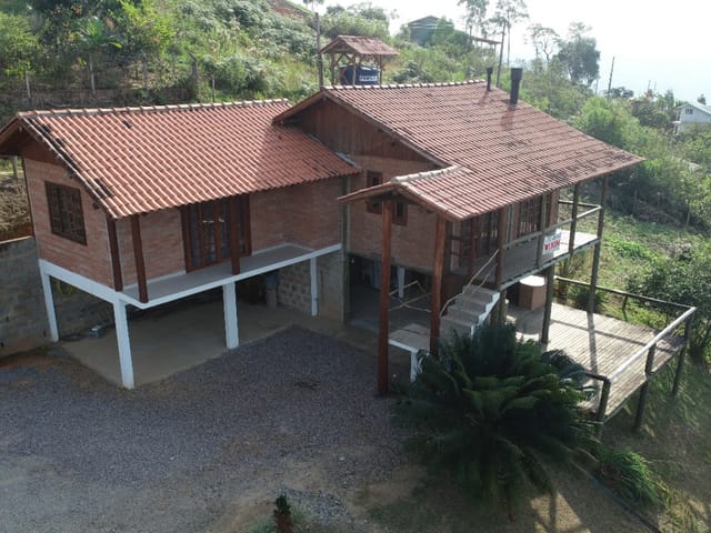 Casa com 861m² 3 quartos e 3 banheiros, à venda, no bairro Morro do Queimado em Santo Amaro da Imperatriz