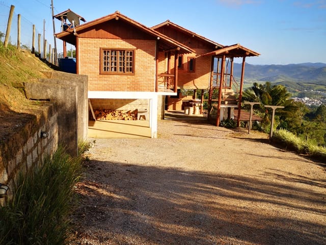 Casa com 861m² 3 quartos e 3 banheiros, à venda, no bairro Morro do Queimado em Santo Amaro da Imperatriz