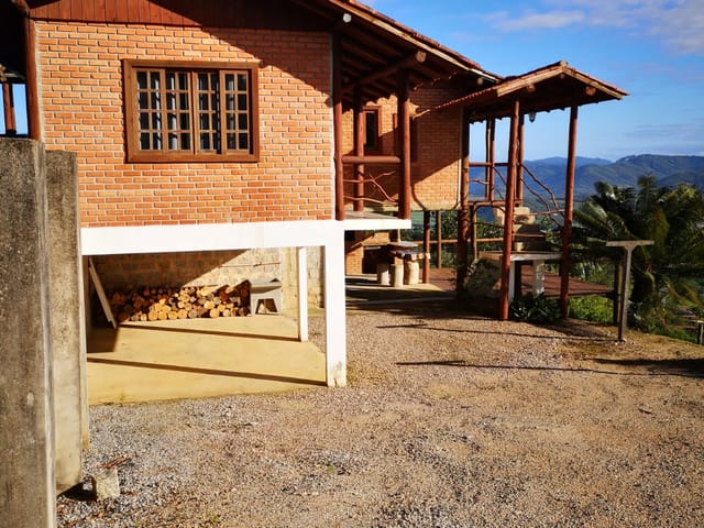 Casa com 861m² 3 quartos e 3 banheiros, à venda, no bairro Morro do Queimado em Santo Amaro da Imperatriz