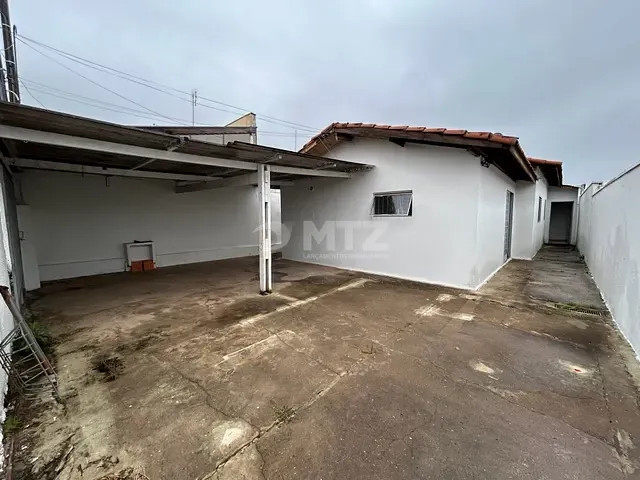 Casa com 180m² 3 quartos e 1 banheiro, à venda, no bairro Conjunto Habitacional Engenheiro Francisco Blasi em Botucatu
