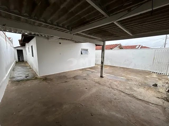 Casa com 180m² 3 quartos e 1 banheiro, à venda, no bairro Conjunto Habitacional Engenheiro Francisco Blasi em Botucatu