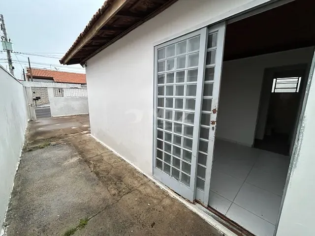 Casa com 180m² 3 quartos e 1 banheiro, à venda, no bairro Conjunto Habitacional Engenheiro Francisco Blasi em Botucatu