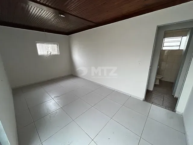 Casa com 180m² 3 quartos e 1 banheiro, à venda, no bairro Conjunto Habitacional Engenheiro Francisco Blasi em Botucatu