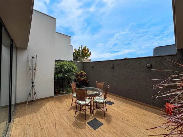 Casa com 10m² 3 quartos e 3 banheiros, à venda, no bairro Esperança em Londrina