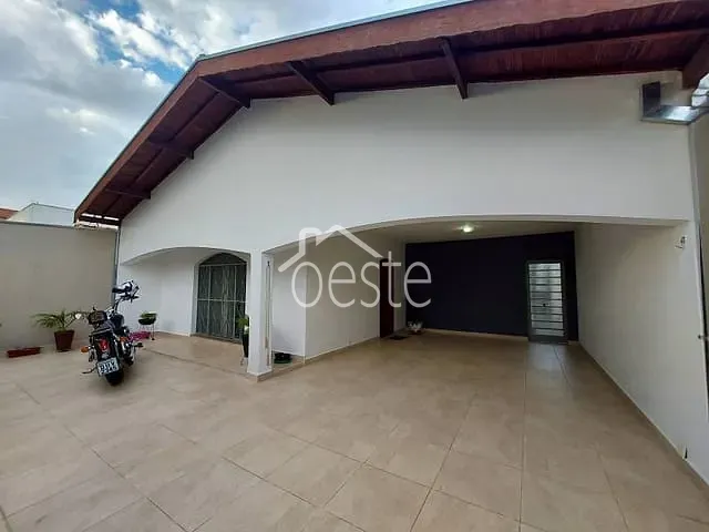 Casa com 250m² 3 quartos e 2 banheiros, à venda, no bairro Jardim São Francisco em Santa Bárbara D'Oeste