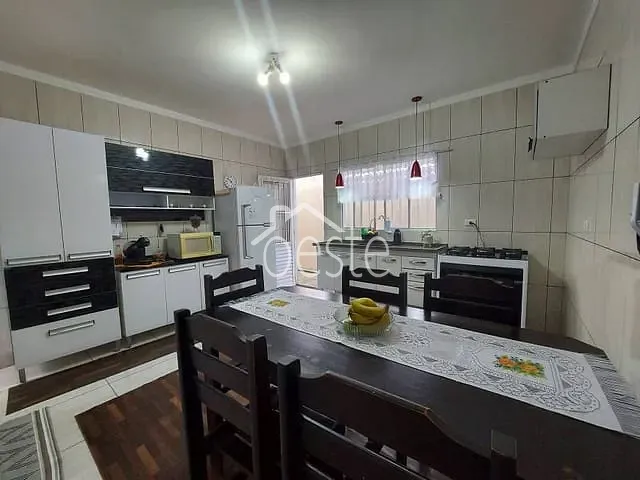 Casa com 250m² 3 quartos e 2 banheiros, à venda, no bairro Jardim São Francisco em Santa Bárbara D'Oeste