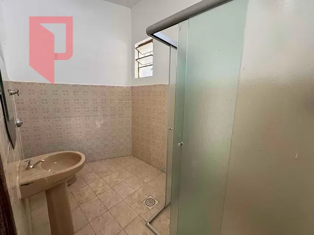Casa com 180m², para alugar, no bairro Cachoeirinha em Belo Horizonte