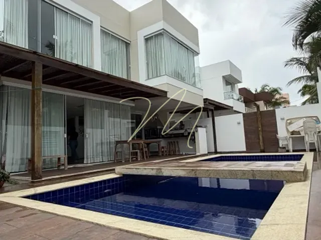 Casa 3 quartos e 5 banheiros, à venda, no bairro Nossa Senhora da Vitória em Ilhéus