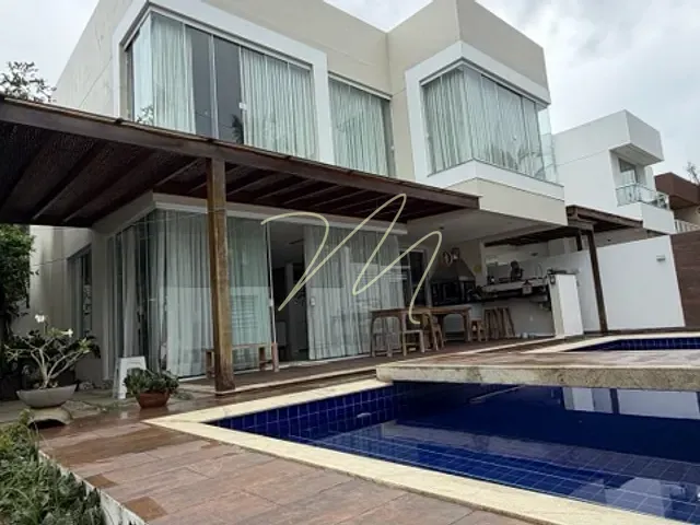 Casa 3 quartos e 5 banheiros, à venda, no bairro Nossa Senhora da Vitória em Ilhéus