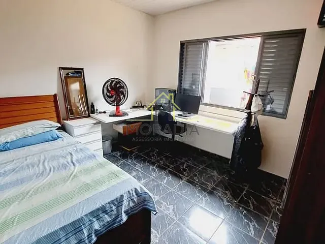 Casa com 392m² 3 quartos e 1 banheiro, à venda, no bairro Recreio dos Bandeirantes em Guaxupé