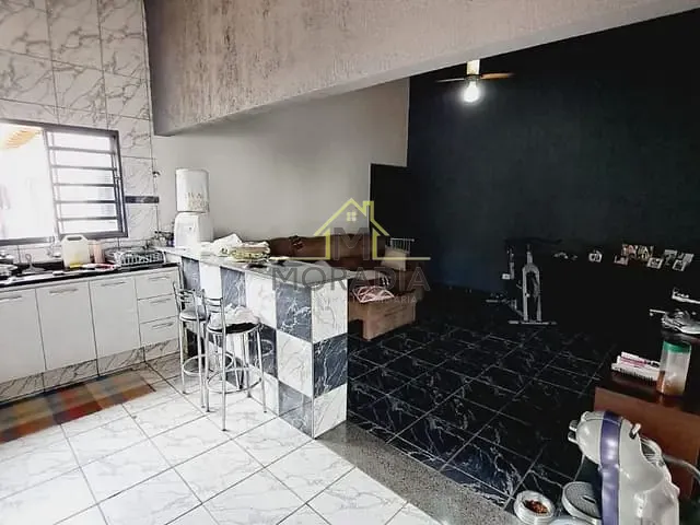 Casa com 392m² 3 quartos e 1 banheiro, à venda, no bairro Recreio dos Bandeirantes em Guaxupé