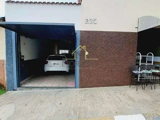 Casa com 392m² 3 quartos e 1 banheiro, à venda, no bairro Recreio dos Bandeirantes em Guaxupé