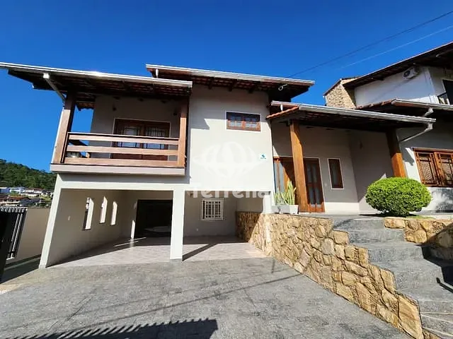 Casa com 326m² 4 quartos e 3 banheiros, para alugar, no bairro Velha em Blumenau