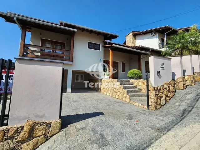 Casa com 326m² 4 quartos e 3 banheiros, para alugar, no bairro Velha em Blumenau