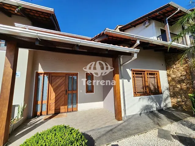 Casa com 326m² 4 quartos e 3 banheiros, para alugar, no bairro Velha em Blumenau