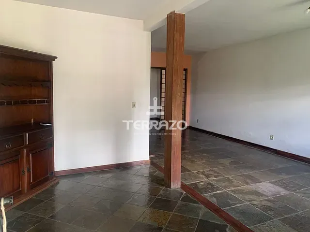 Casa com 312m² 4 quartos e 2 banheiros, à venda, no bairro Vila Mury em Volta Redonda