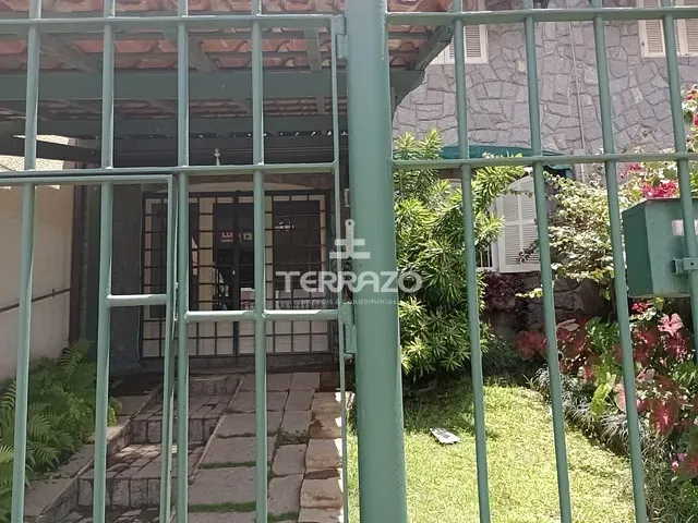 Casa com 312m² 4 quartos e 2 banheiros, à venda, no bairro Vila Mury em Volta Redonda