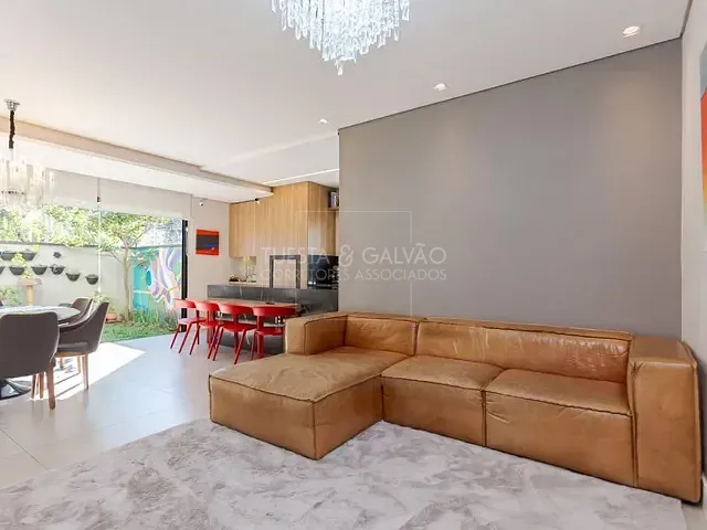 Casa com 210m² 3 quartos e 3 banheiros, à venda, no bairro Bom Retiro em Curitiba