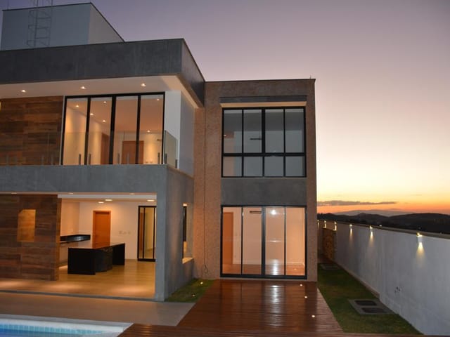 Casa com 600m² 4 quartos e 6 banheiros, à venda, no bairro Spina Ville II em Juiz de Fora