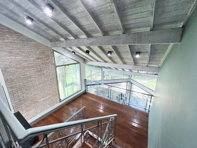 Casa com 980m² 4 quartos e 3 banheiros, à venda, no bairro Granja dos Cavaleiros em Macaé