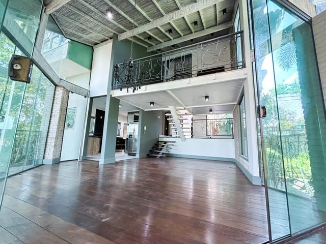 Casa com 980m² 4 quartos e 3 banheiros, à venda, no bairro Granja dos Cavaleiros em Macaé