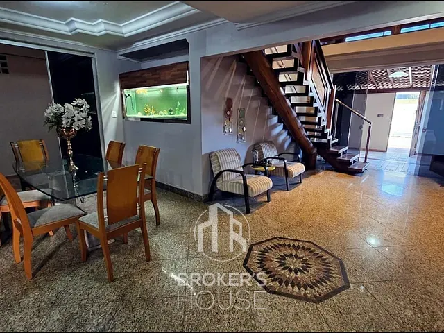 Casa 5 quartos e 7 banheiros, à venda, no bairro de Lourdes em Vitória