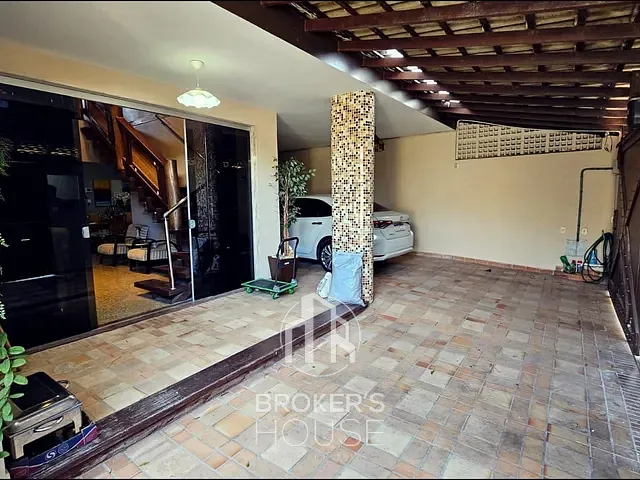 Casa 5 quartos e 7 banheiros, à venda, no bairro de Lourdes em Vitória