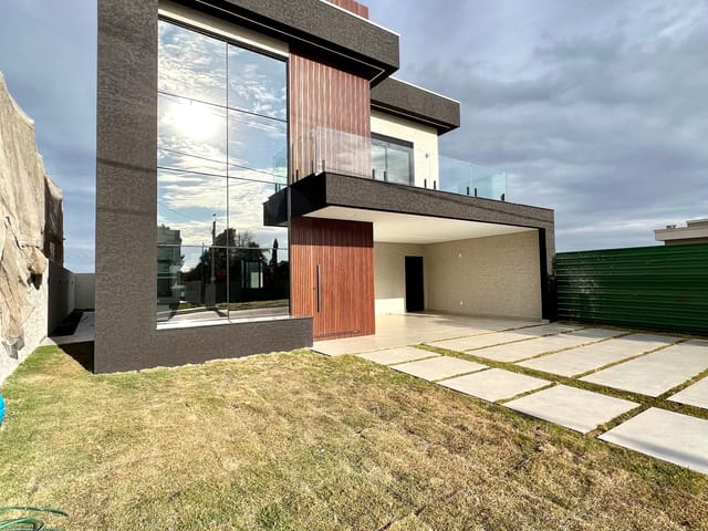 Casa com 300m² 3 quartos e 4 banheiros, à venda, no bairro Jardim Carvalho em Ponta Grossa