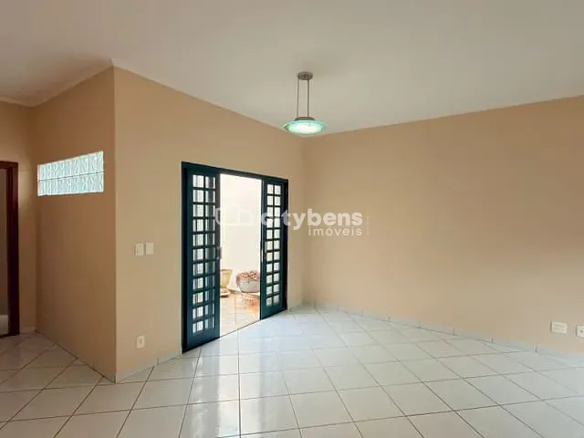 Casa 3 quartos e 3 banheiros, à venda, no bairro Bairro das Bandeiras em Araçatuba
