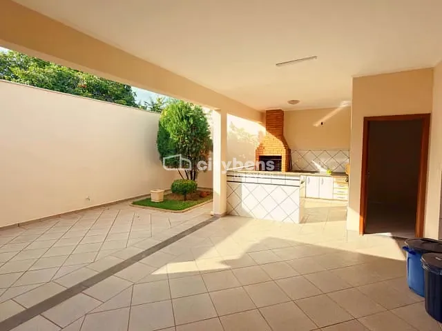 Casa 3 quartos e 3 banheiros, à venda, no bairro Bairro das Bandeiras em Araçatuba