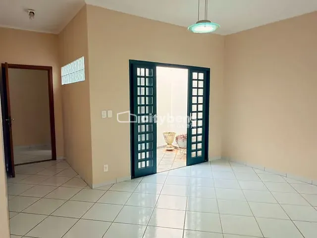 Casa 3 quartos e 3 banheiros, à venda, no bairro Bairro das Bandeiras em Araçatuba